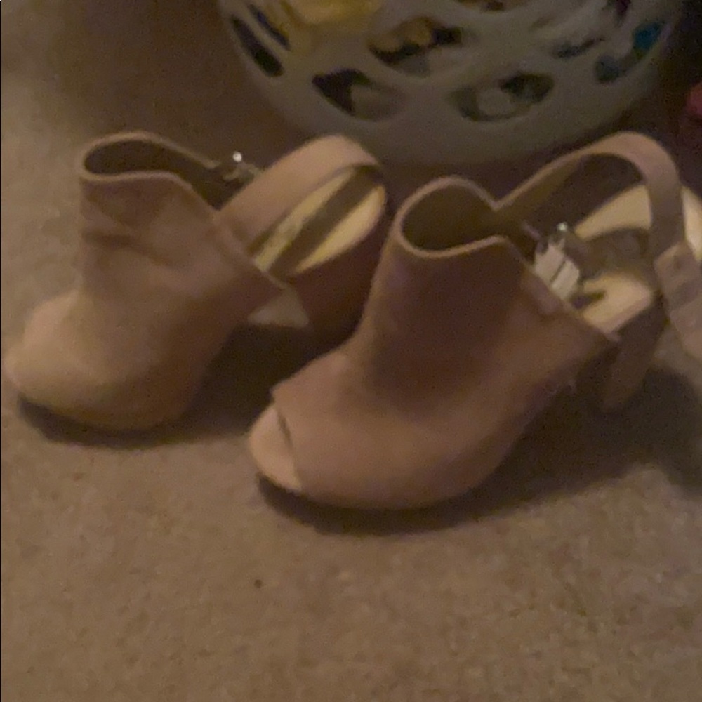Open toe booties - Picture 2 of 2